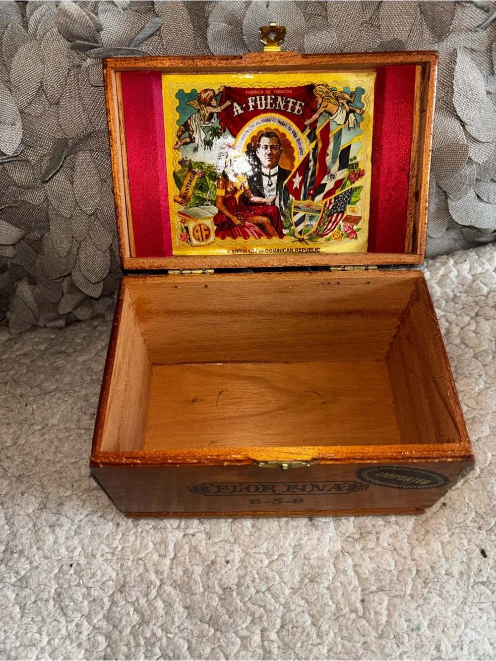A. Fuente Flor Fina 8-5-8 Wooden Cigar Box Dominican Republic Vintage